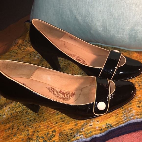 Sofft Patent Leather Pumps - Picture 4 of 9